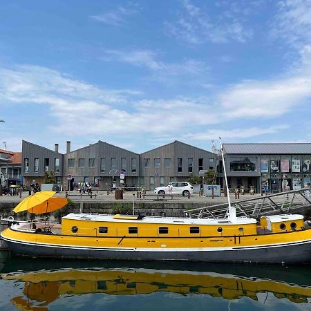 Une Peniche Dans Le Bassin À Flot Du Vieux Port La Rochelle  Exterior foto